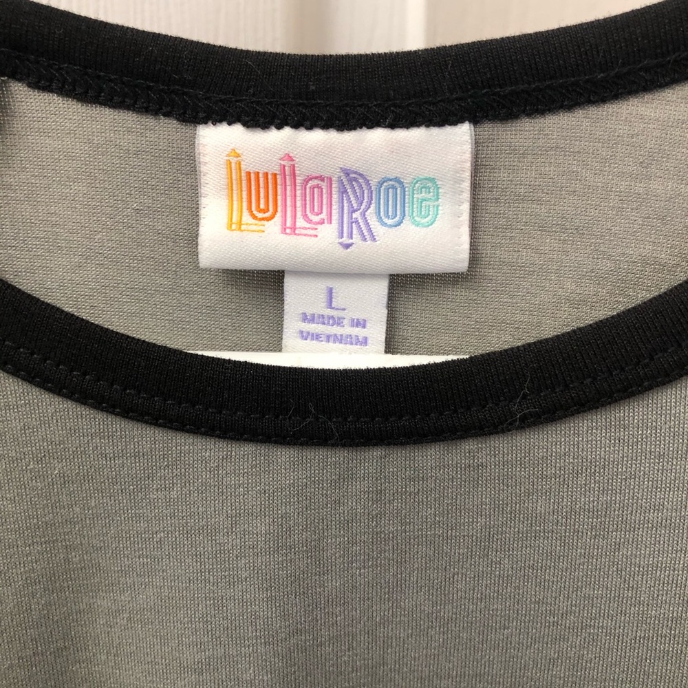 LulaRoe Randy - Picture 2 of 4